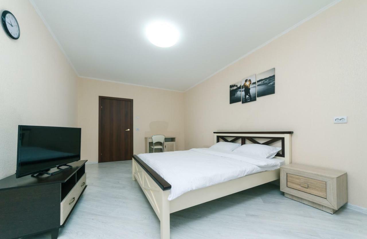 Видовая Квартира Yaroslavichi-2 Vyshhorod Buitenkant foto